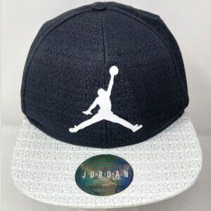 Jordan Youth Snapback Black/White NWT